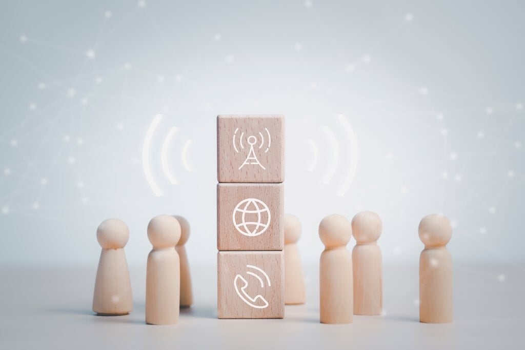 From-Noise-to-Noticed:-Making-Internal-Messages-Stand-Out